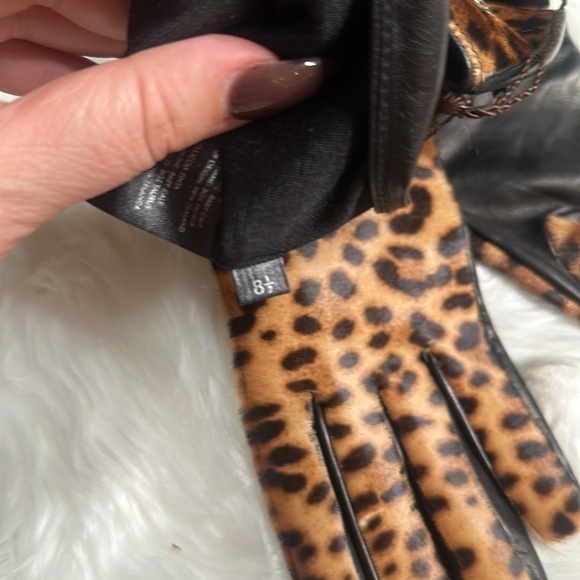 Gucci Leather and Calf Hair Animal Print Size 8 1/2 Gloves - Picture 9 of 10